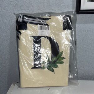 🫶🏼Stylish Cream Travel Bag with Black Accents letter “D”